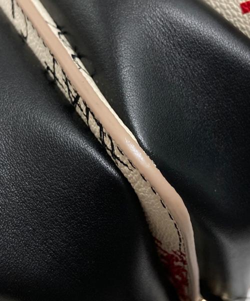 intoxic（イントキシック）intoxic (イントキシック) グラフィティ シテ ラージ ショルダーバッグ アイボリーの古着・服飾アイテム