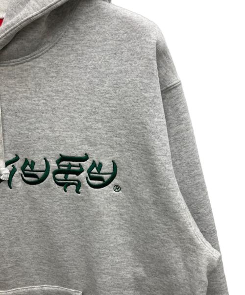 SUPREME（シュプリーム）SUPREME (シュプリーム) 25SS Blackletter Hooded Sweatshirt グレー サイズ:mediumの古着・服飾アイテム