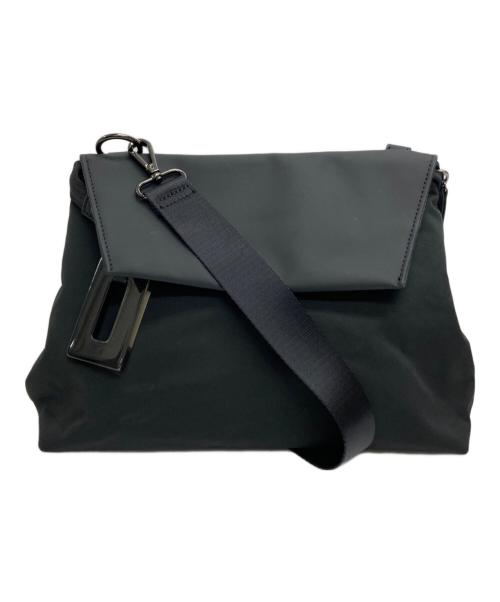 ear PAPILLONNER（イアパピヨネ）ear PAPILLONNER (イアパピヨネ) 樹脂チャームフラップショルダーバッグ ブラックの古着・服飾アイテム