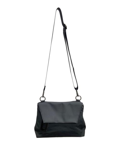 ear PAPILLONNER（イアパピヨネ）ear PAPILLONNER (イアパピヨネ) 樹脂チャームフラップショルダーバッグ ブラックの古着・服飾アイテム