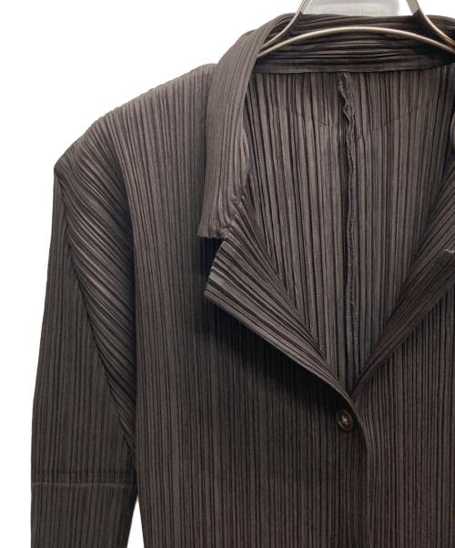 PLEATS PLEASE（プリーツプリーズ）PLEATS PLEASE (プリーツプリーズ) プリーツジャケット ブラウン サイズ:3の古着・服飾アイテム
