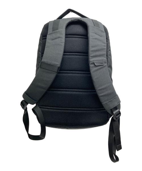 Incase（インケース）Incase (インケース) リュック グレーの古着・服飾アイテム