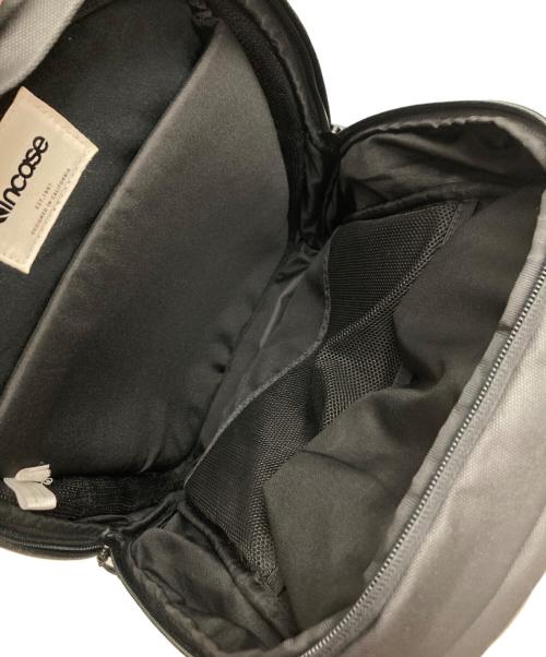 Incase（インケース）Incase (インケース) リュック グレーの古着・服飾アイテム