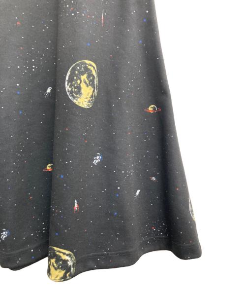 Marble SUD（マーブルシュッド）Marble SUD (マーブルシュッド) Universal Dot宇宙柄フレアスカート ブラック サイズ:Freeの古着・服飾アイテム