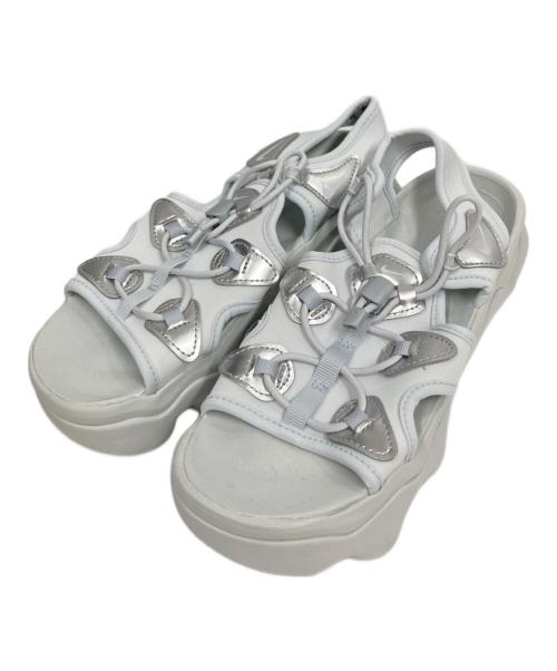 NIKE（ナイキ）NIKE (ナイキ) ココサンダル / Koko Sandal SE  シルバー サイズ:24の古着・服飾アイテム