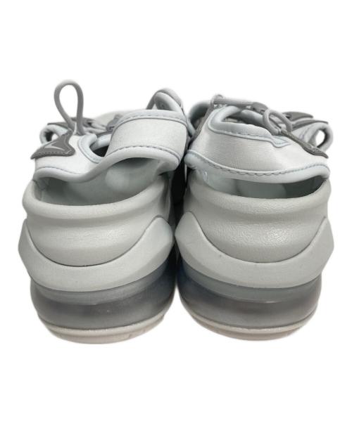 NIKE（ナイキ）NIKE (ナイキ) ココサンダル / Koko Sandal SE  シルバー サイズ:24の古着・服飾アイテム