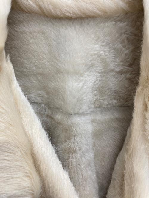 BURBERRY BLUE LABEL（バーバリー ブルー レーベル）BURBERRY BLUE LABEL (バーバリーロンドンブルーレーベル) ムートンジャケット ベージュ サイズ:38の古着・服飾アイテム