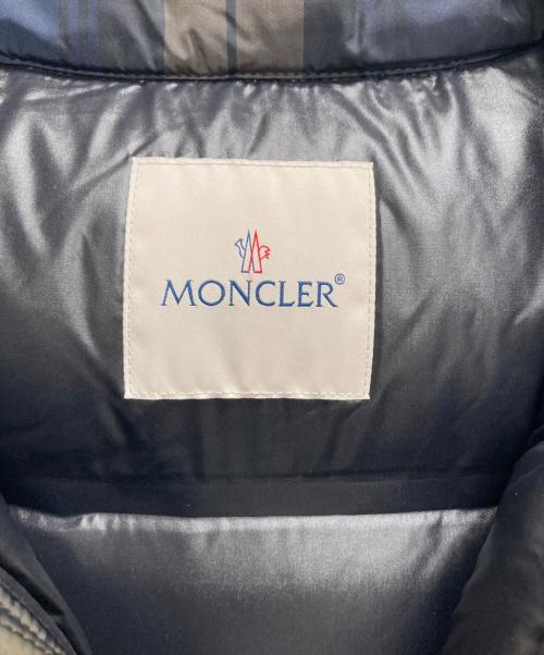 MONCLER（モンクレール）MONCLER (モンクレール) FRAGMENT DESIGN (フラグメントデザイン) ダウンベスト ネイビー×カーキ サイズ:3の古着・服飾アイテム