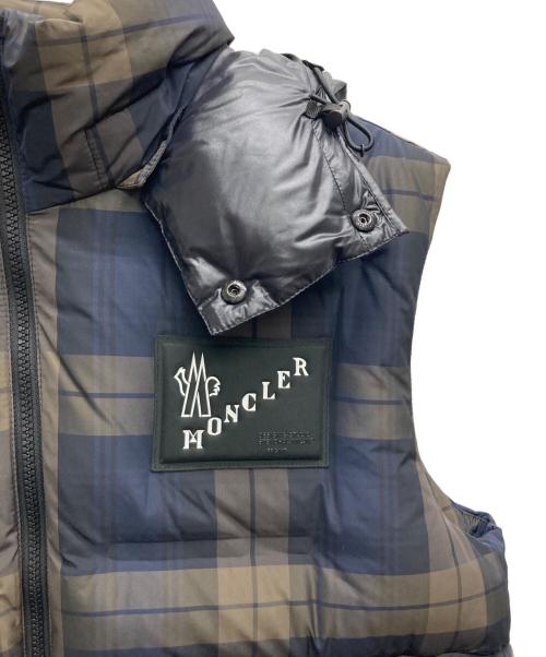 MONCLER（モンクレール）MONCLER (モンクレール) FRAGMENT DESIGN (フラグメントデザイン) ダウンベスト ネイビー×カーキ サイズ:3の古着・服飾アイテム