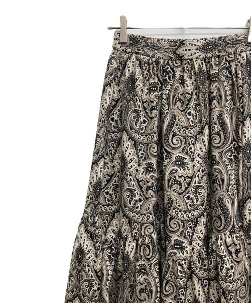 23区（ニジュウサンク）23区 (ニジュウサンク) フレンチペイズリーティアードスカート ホワイト サイズ:36 未使用品の古着・服飾アイテム