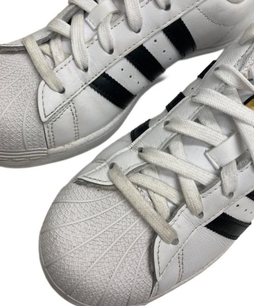 adidas（アディダス）adidas (アディダス) ローカットスニーカー ホワイト サイズ:23.5の古着・服飾アイテム