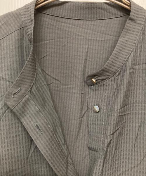 23区（ニジュウサンク）23区 (ニジュウサンク) ドレープドビークロス チュニック ブラウス グレー サイズ:44の古着・服飾アイテム