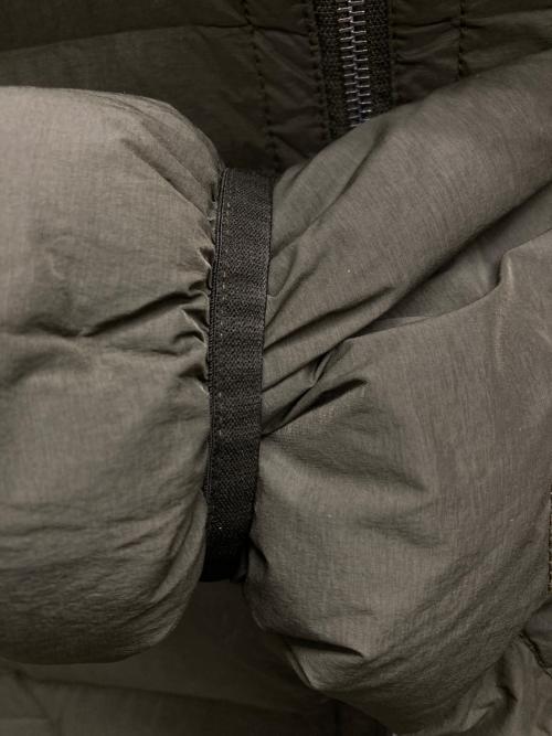 STONE ISLAND（ストーンアイランド）STONE ISLAND (ストーンアイランド) SEAMLESS TUNNEL NYLON DOWN-TC（シームレス　トンネル　ナイロン　ダウン） オリーブ サイズ:Mの古着・服飾アイテム