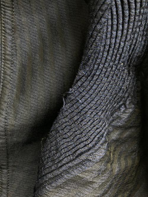 ISSEY MIYAKE（イッセイミヤケ）ISSEY MIYAKE (イッセイミヤケ) ショールカラー切替プリーツジャケット ネイビー サイズ:２の古着・服飾アイテム