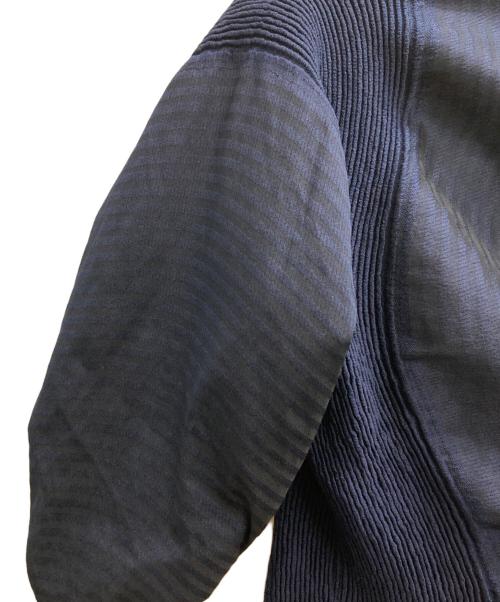 ISSEY MIYAKE（イッセイミヤケ）ISSEY MIYAKE (イッセイミヤケ) ショールカラー切替プリーツジャケット ネイビー サイズ:２の古着・服飾アイテム