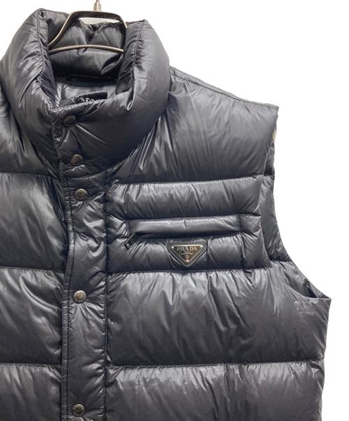 PRADA（プラダ）PRADA (プラダ) トライアングルロゴプレートダウンベスト ブラック サイズ:52の古着・服飾アイテム