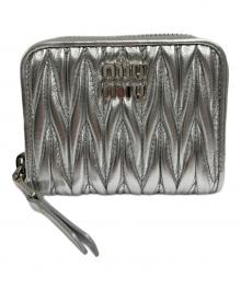 MIU MIU（ミュウミュウ）の古着「マテラッセレザー コインケース」｜シルバー