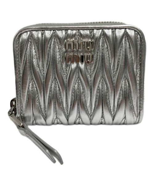 MIU MIU（ミュウミュウ）MIU MIU (ミュウミュウ) マテラッセレザー コインケース シルバーの古着・服飾アイテム