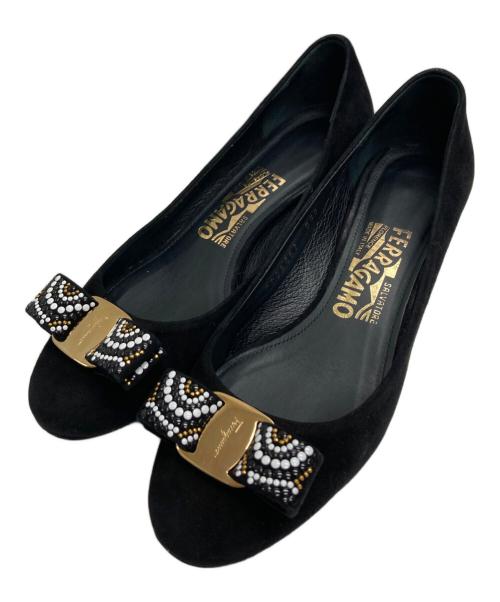 Salvatore Ferragamo（サルヴァトーレ フェラガモ）Salvatore Ferragamo (サルヴァトーレ フェラガモ) ヴァラリボンビジュ―パンプス ブラック サイズ:40の古着・服飾アイテム