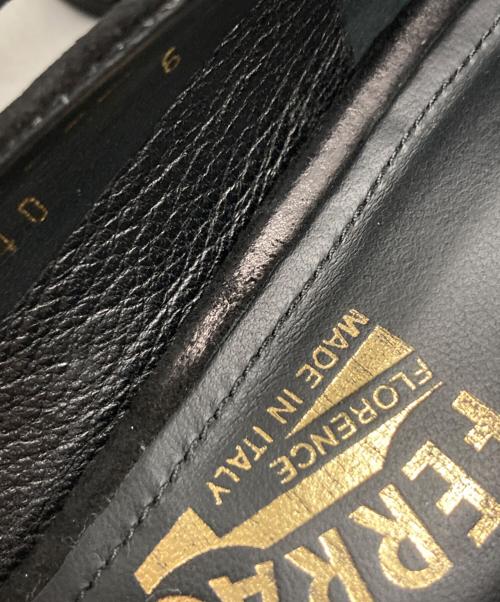 Salvatore Ferragamo（サルヴァトーレ フェラガモ）Salvatore Ferragamo (サルヴァトーレ フェラガモ) ヴァラリボンビジュ―パンプス ブラック サイズ:40の古着・服飾アイテム