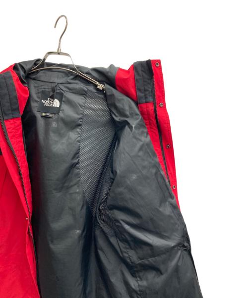 THE NORTH FACE（ザ ノース フェイス）THE NORTH FACE (ザ ノース フェイス) Mountain Light Jacket レッド×ブラック サイズ:Mの古着・服飾アイテム