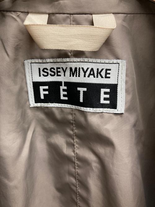 ISSEY MIYAKE FETE（イッセイミヤケフェット）ISSEY MIYAKE FETE (イッセイミヤケフェット) パラシュートコート ベージュ サイズ:３の古着・服飾アイテム