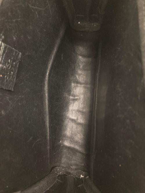 GUCCI（グッチ）GUCCI (グッチ) GGロゴセカンドバッグ ブラックの古着・服飾アイテム