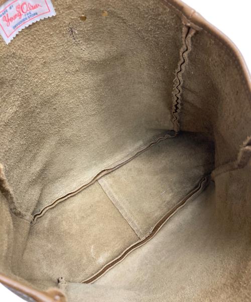 YOUNG & OLSEN The DRYGOODS STORE（ヤングアンドオルセン ザ ドライグッズストア）YOUNG & OLSEN The DRYGOODS STORE (ヤングアンドオルセン ザ ドライグッズストア) EMBOSSED LEATHER D TOTE M ブラウンの古着・服飾アイテム