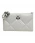 TORY BURCH（トリーバーチ）の古着「キラ ダイヤモンドキルト ディストレストチャーム ジップカードケース」