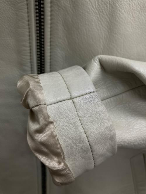 GUESS USA（ゲス ユーエスエー）GUESS USA (ゲス ユーエスエー) COW LEATHER JACKET（カウ　レザー　ジャケット） アイボリー サイズ:Mの古着・服飾アイテム