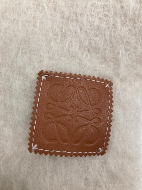 LOEWE（ロエベ）LOEWE (ロエベ) モヘアウールレザーパッチロゴマフラー アイボリーの古着・服飾アイテム