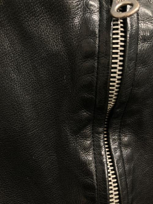 ISAMU KATAYAMA BACKLASH（イサムカタヤマ・バックラッシュ）ISAMU KATAYAMA BACKLASH (イサムカタヤマ・バックラッシュ) イタリアンバッファロー製品染めカデイン＋アロマオイル  シングルライダースジャケット ブラック サイズ:XSの古着・服飾アイテム