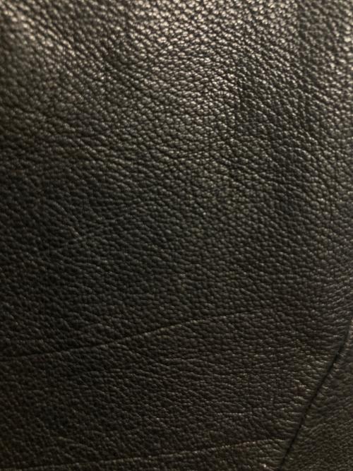 ISAMU KATAYAMA BACKLASH（イサムカタヤマ・バックラッシュ）ISAMU KATAYAMA BACKLASH (イサムカタヤマ・バックラッシュ) イタリアンバッファロー製品染めカデイン＋アロマオイル  シングルライダースジャケット ブラック サイズ:XSの古着・服飾アイテム