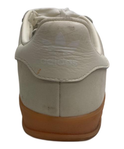 adidas（アディダス）adidas (アディダス) emmi atelier (エミアトリエ) GAZELLE アイボリー サイズ:23.5の古着・服飾アイテム