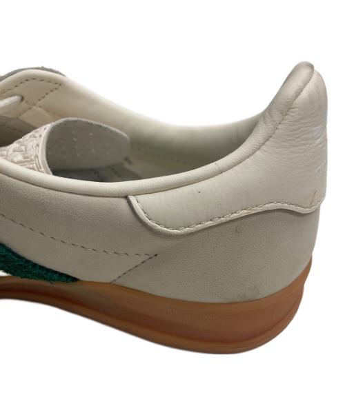 adidas（アディダス）adidas (アディダス) emmi atelier (エミアトリエ) GAZELLE アイボリー サイズ:23.5の古着・服飾アイテム