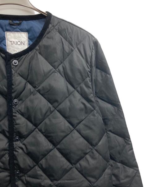 TAION（タイオン）TAION (タイオン) ノーカラーダウンコート ブラック サイズ:XLの古着・服飾アイテム