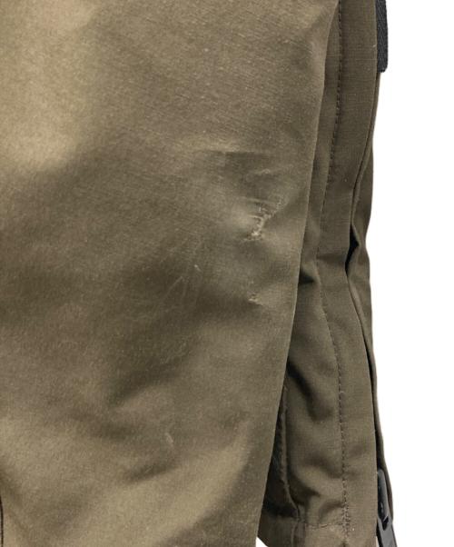 CANADA GOOSE（カナダグース）CANADA GOOSE (カナダグース) カムループスダウンジャケット オリーブ サイズ:Mの古着・服飾アイテム