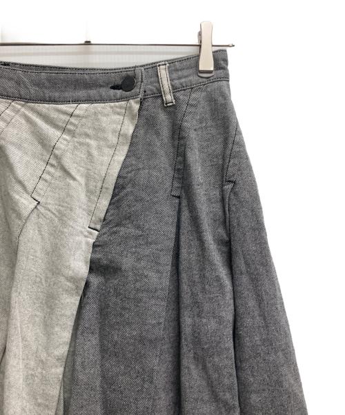 Vivienne Westwood RED LABEL（ヴィヴィアンウエストウッドレッドレーベル）Vivienne Westwood RED LABEL (ヴィヴィアンウエストウッドレッドレーベル) バイカラータックデニムスカート グレー サイズ:Mの古着・服飾アイテム