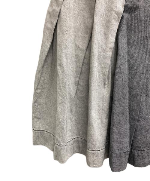 Vivienne Westwood RED LABEL（ヴィヴィアンウエストウッドレッドレーベル）Vivienne Westwood RED LABEL (ヴィヴィアンウエストウッドレッドレーベル) バイカラータックデニムスカート グレー サイズ:Mの古着・服飾アイテム