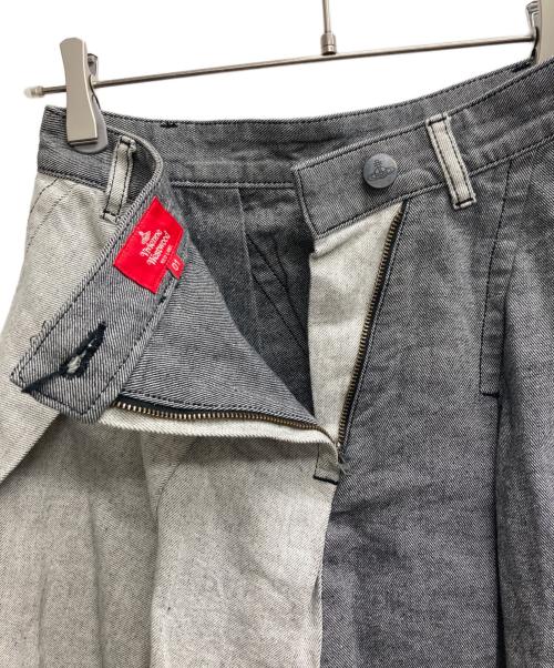 Vivienne Westwood RED LABEL（ヴィヴィアンウエストウッドレッドレーベル）Vivienne Westwood RED LABEL (ヴィヴィアンウエストウッドレッドレーベル) バイカラータックデニムスカート グレー サイズ:Mの古着・服飾アイテム