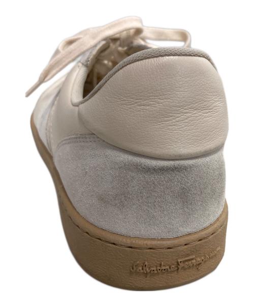 Ferragamo（フェラガモ）Ferragamo (フェラガモ) ACHILLE MASCARPONE アイボリー サイズ:８１/2の古着・服飾アイテム