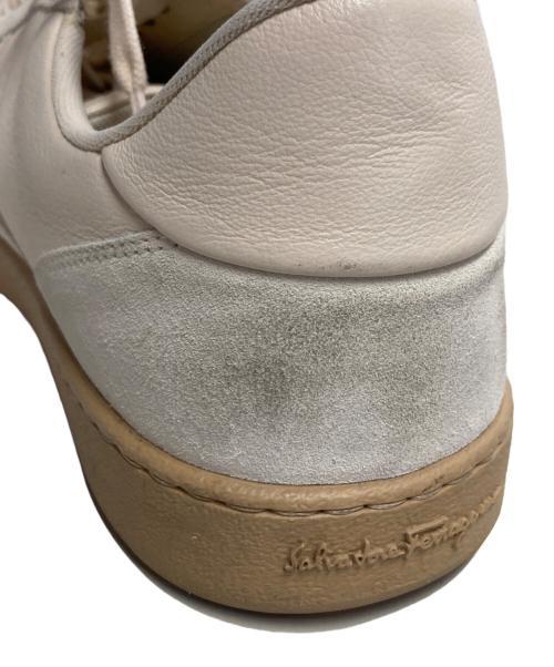 Ferragamo（フェラガモ）Ferragamo (フェラガモ) ACHILLE MASCARPONE アイボリー サイズ:８１/2の古着・服飾アイテム