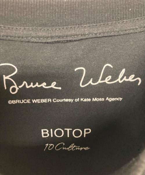 KATE MOSS（ケイト モス）KATE MOSS (ケイト モス) BRUCE WEBER (ブルース・ウェバー) BIOTOP (ビオトープ) Kate Ｍoss Burce Ｗeber 9photoTee ブラック サイズ:XLの古着・服飾アイテム