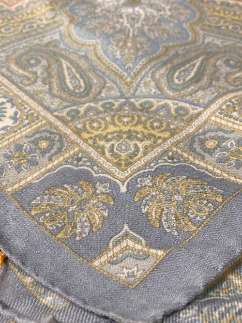 ETRO（エトロ）ETRO (エトロ) ウールシルクペイズリー柄大判ストール 黄緑の古着・服飾アイテム