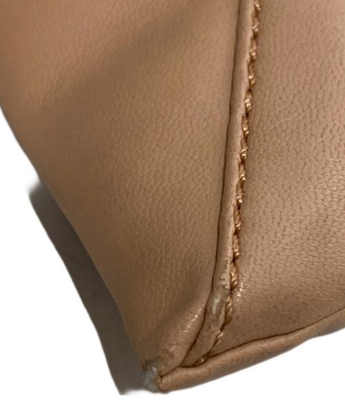 MM6 Maison Margiela（エムエムシックスメゾンマルジェラ）MM6 Maison Margiela (エムエムシックスメゾンマルジェラ) フェイクレザージャパニーズバッグ ベージュの古着・服飾アイテム