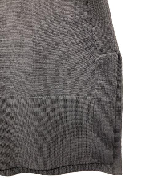 UNITED ARROWS TOKYO（ユナイテッドアローズトウキョウ）UNITED ARROWS TOKYO (ユナイテッドアローズトウキョウ) ミニマルフリルニットポロシャツ グレー サイズ:記載なし（実寸サイズを参照ください）の古着・服飾アイテム