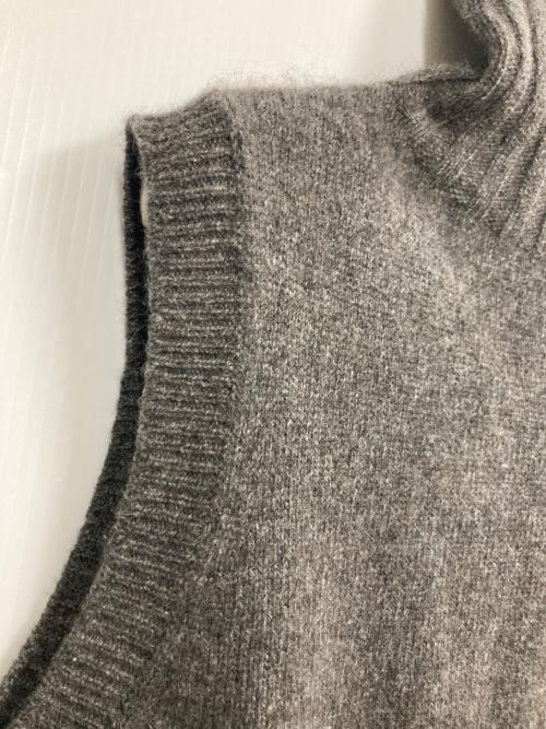 MARGARET HOWELL（マーガレットハウエル）MARGARET HOWELL (マーガレットハウエル) ハイネックニットベスト グレー サイズ:2の古着・服飾アイテム