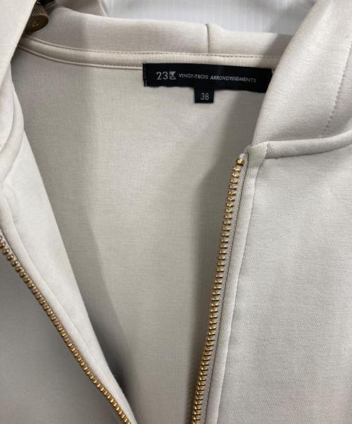 23区（ニジュウサンク）23区 (ニジュウサンク) コットンエアーダンボール コクーン フーディー アイボリー サイズ:38の古着・服飾アイテム
