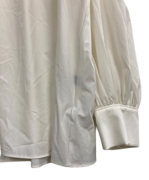 UNTITLED（アンタイトル）UNTITLED (アンタイトル) ボウタイ付スタンドネック ボリュームブラウス ホワイト サイズ:2の古着・服飾アイテム
