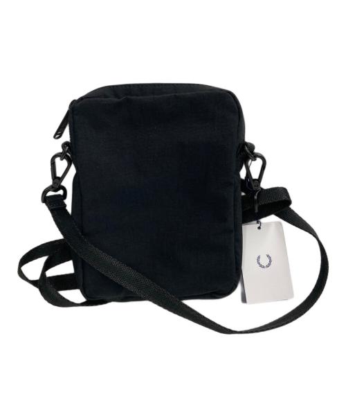 FRED PERRY（フレッドペリー）FRED PERRY (フレッドペリー) ナイロンバッジ スモールサイドバッグ ブラック 未使用品の古着・服飾アイテム